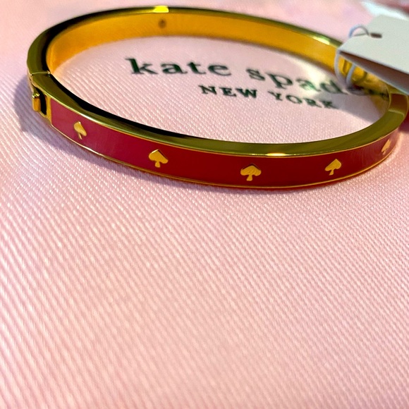 New Kate Spade spot the spade enamel hinged bangle - Picture 6 of 13